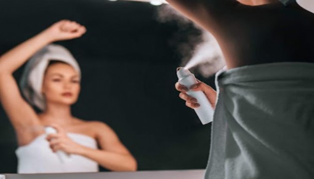 Deodorantı böyle sıkın: Yıllardır yanlış biliniyormuş, ter kokusu böyle yok oluyormuş